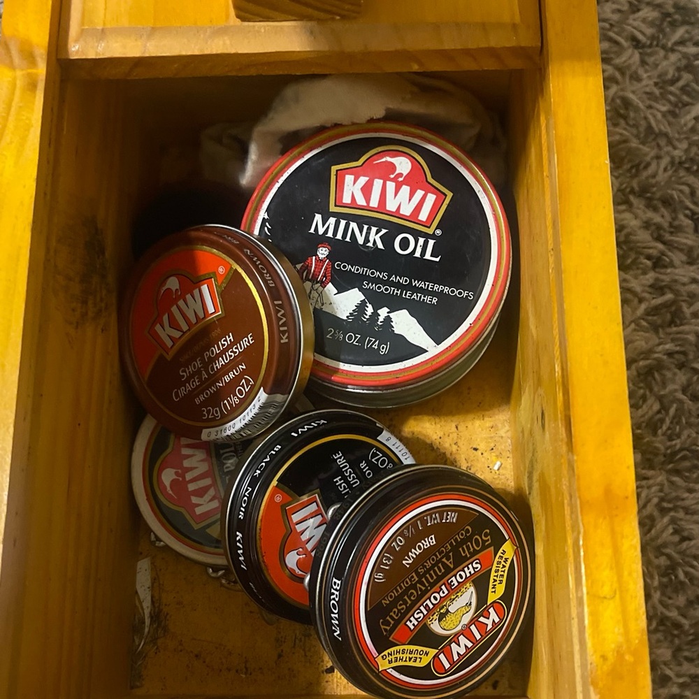 KIWI Mink Oil - Black and Red for shoe